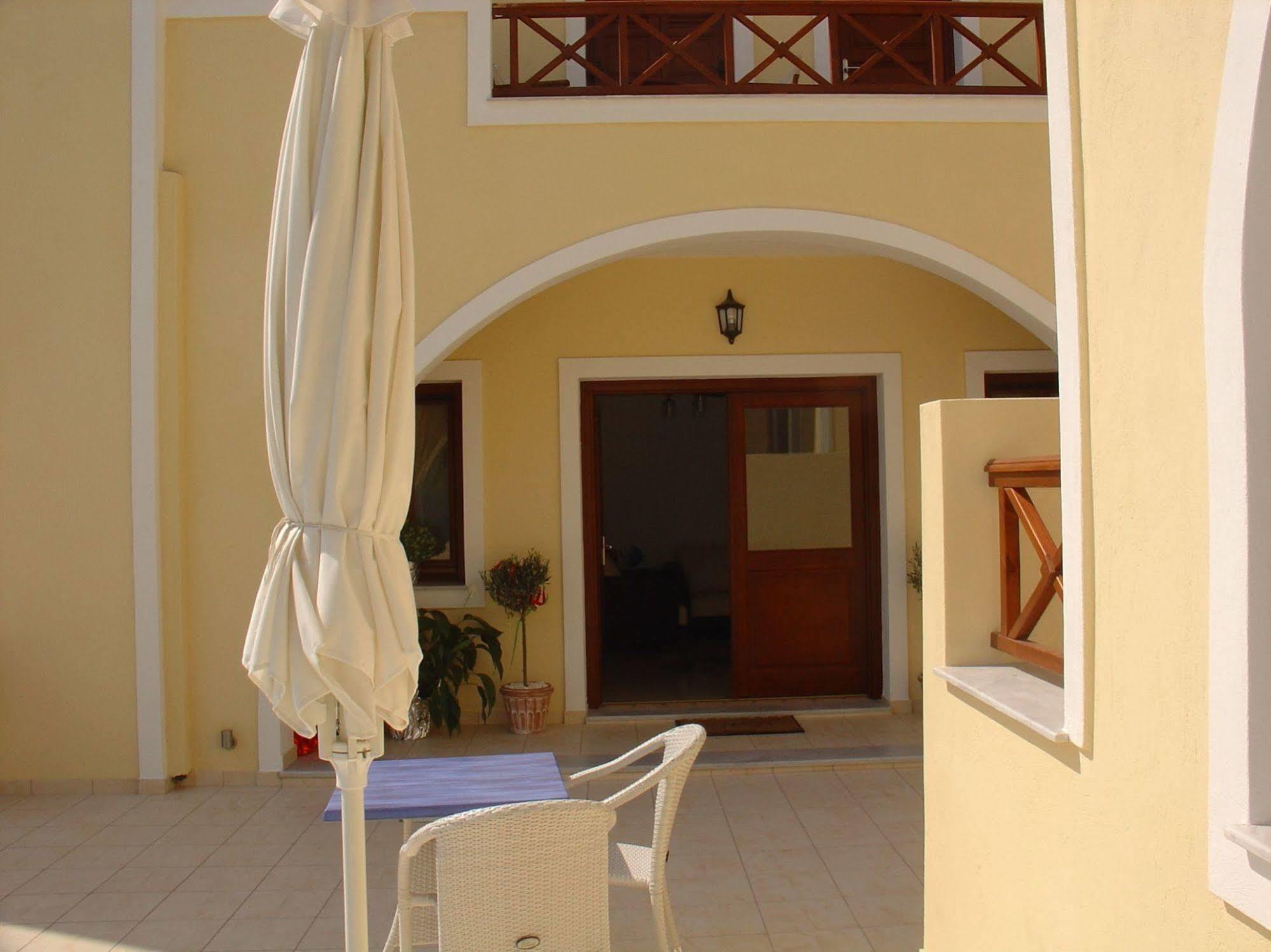 Chez Sophie Otel Kamári Dış mekan fotoğraf